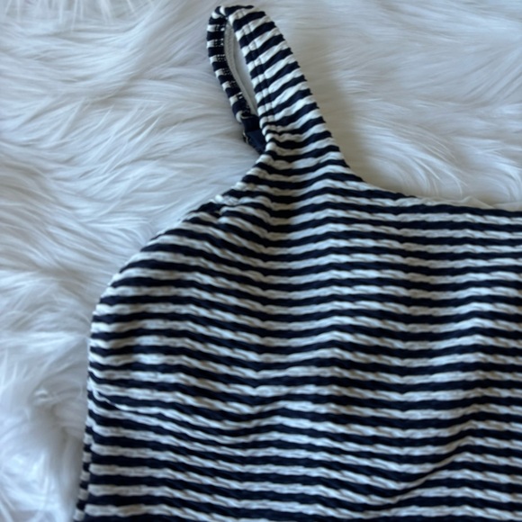 💙🤍LAND’S END NAVY AND WHITE STRIPED TANKINI TOP - Picture 3 of 6